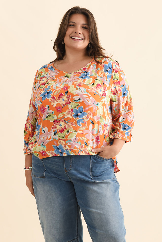 plus-size,curve-tops,plus-size-sleeved-tops,alt text|model:Gabby