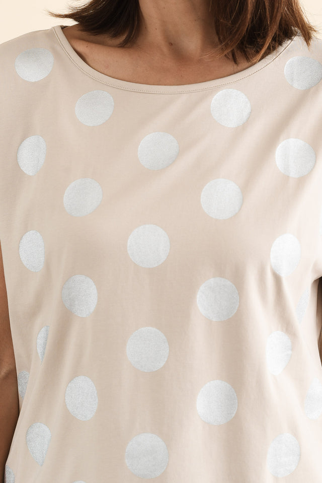 Lumi Natural Foil Spot Cotton Tee,Detail,Brunette model,alt text|model:Cara image 6