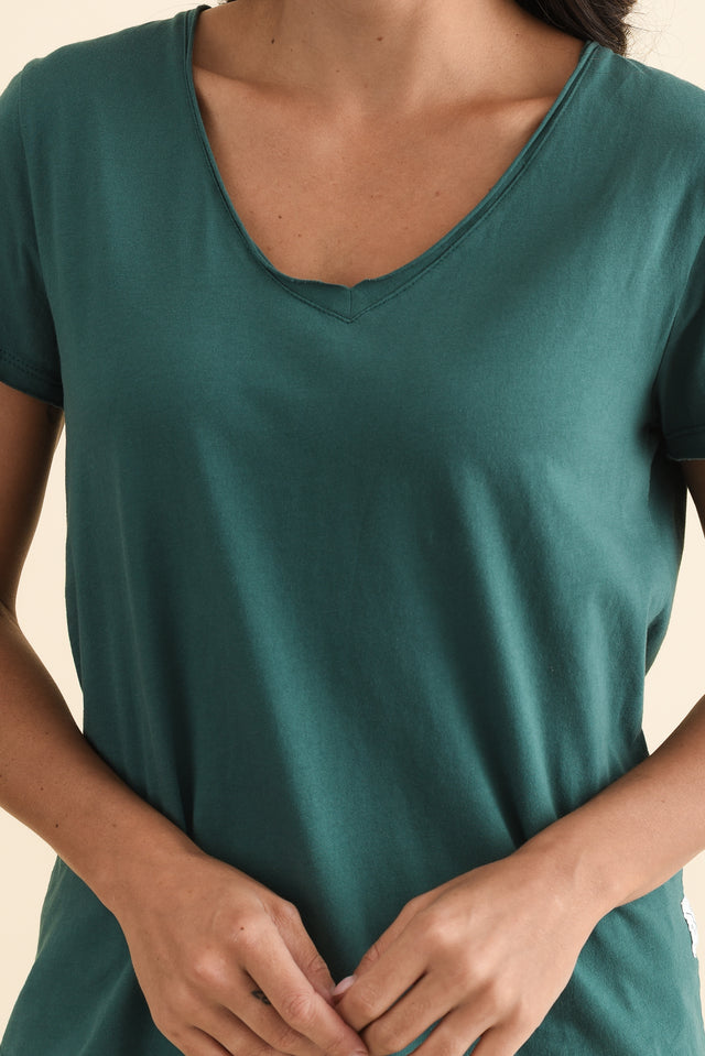 Maggie Teal Cotton Vee Tee,Brunette model,alt text|model:Brontie image 6