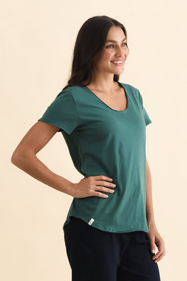 Maggie Teal Cotton Vee Tee,Brunette model,alt text|model:Brontie image 4