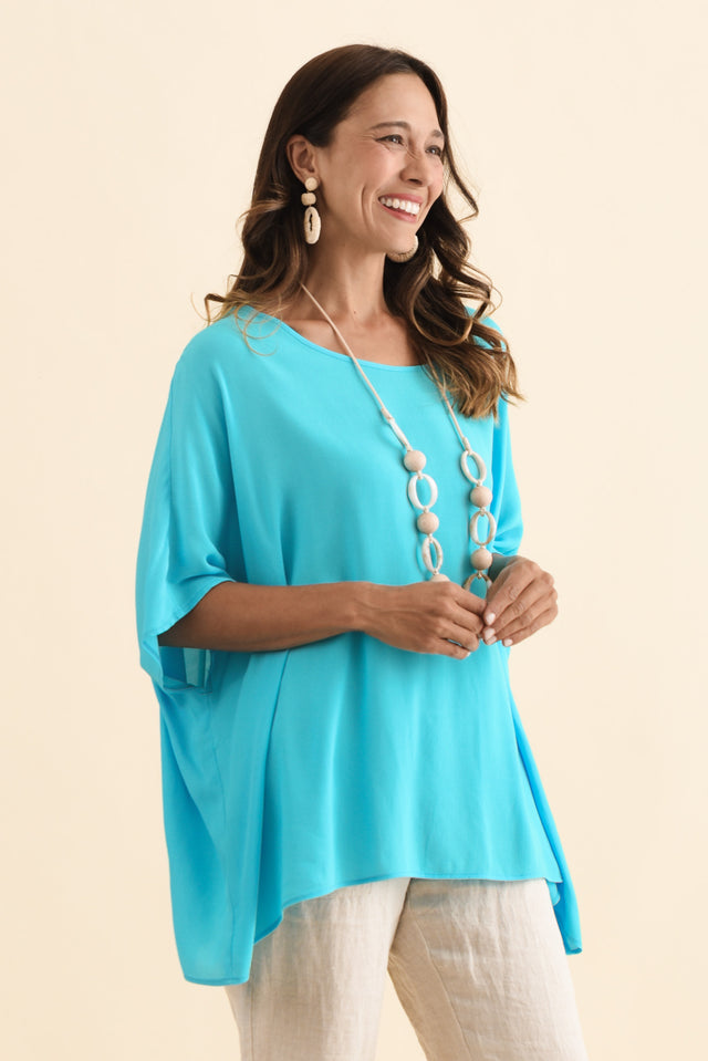 alt text|model:Cara image 4