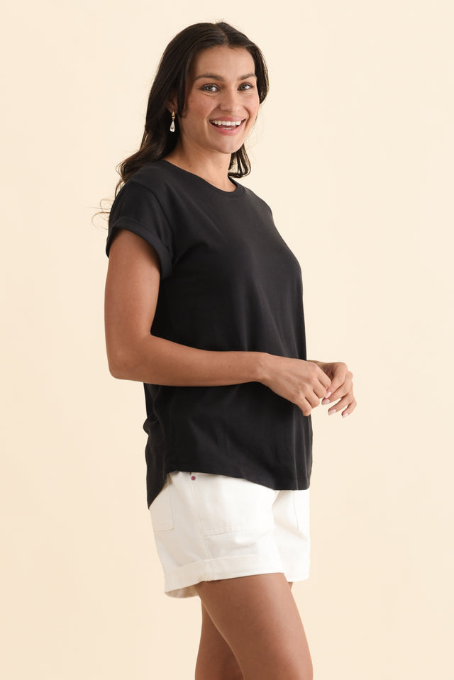 Manly Black Cotton Tee,Brunette model,alt text|model:Brontie image 3