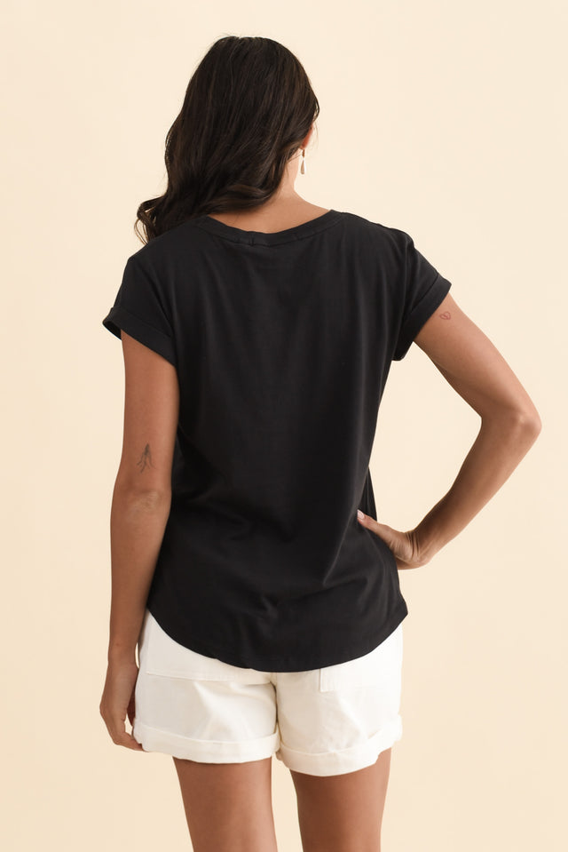 Manly Black Cotton Tee,Brunette model,alt text|model:Brontie image 5
