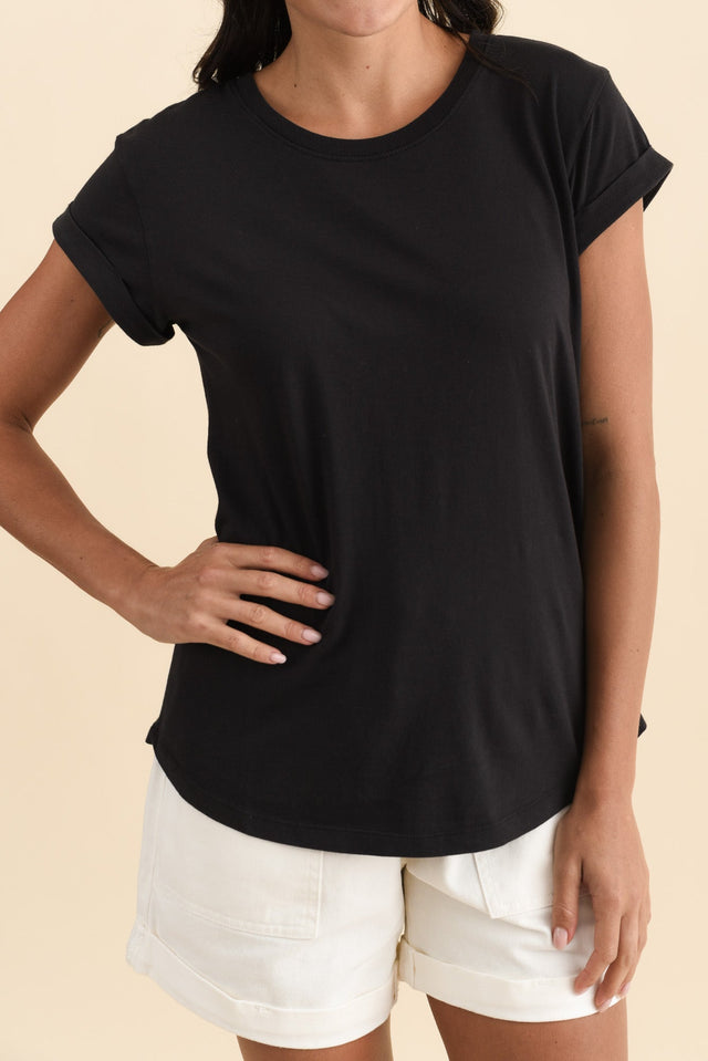 Manly Black Cotton Tee,Brunette model,alt text|model:Brontie image 6