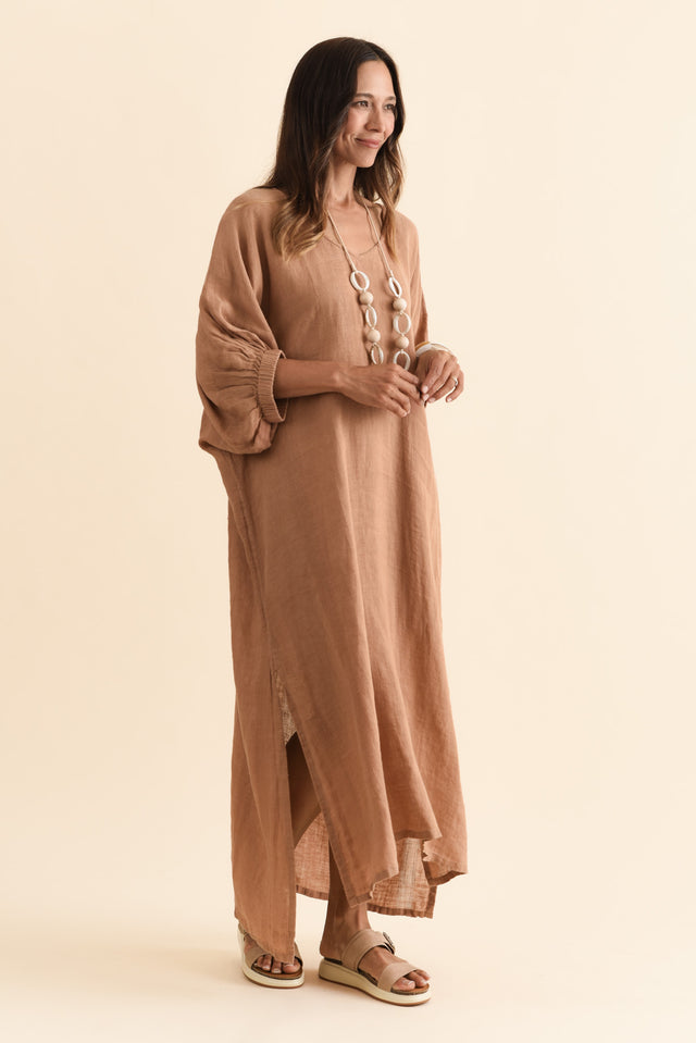 alt text|model:Cara image 5