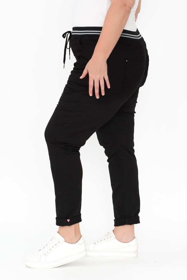 alt text|model:Caitlin image 9