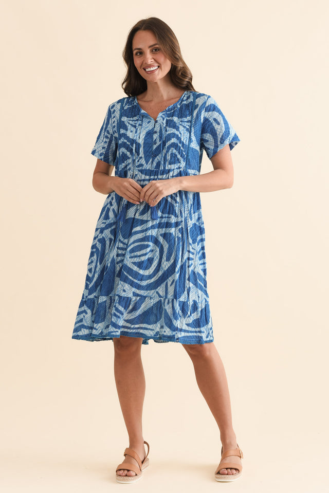 Marisol Cobalt Abstract Crinkle Cotton Dress,Full Body,Brunette model,alt text|model:MJ image 6