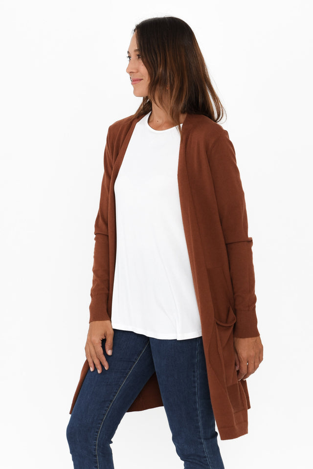 alt text|model:Cara image 5