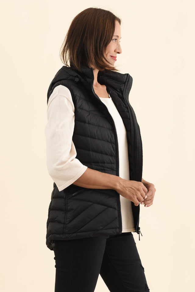 alt text|model:Cara image 4