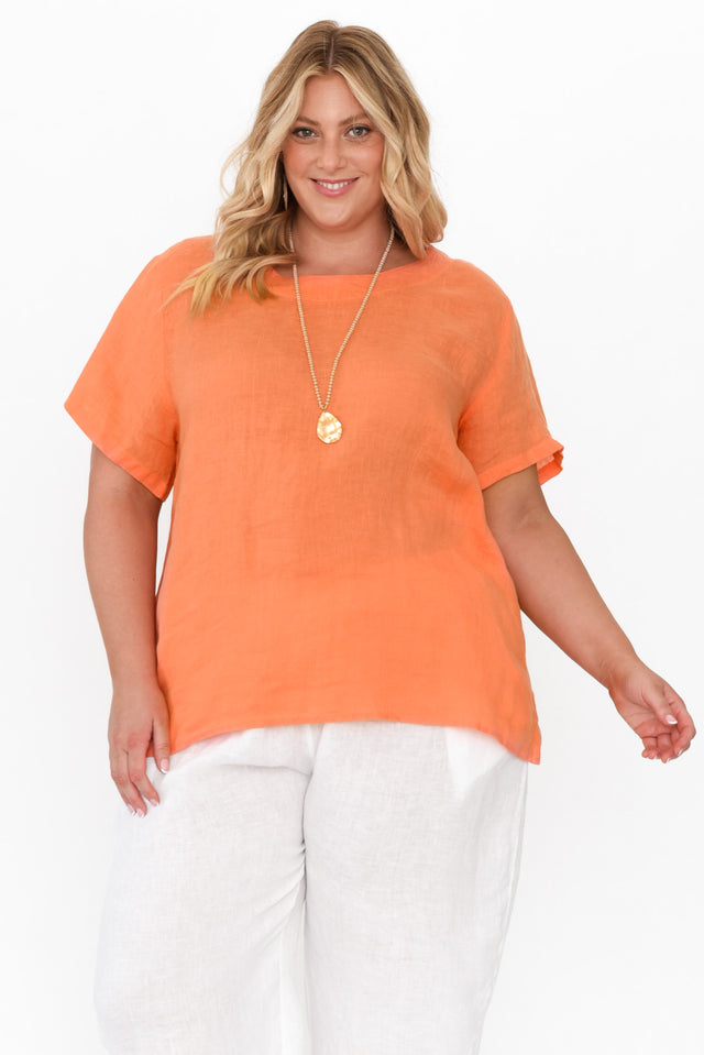 plus-size,curve-tops,plus-size-sleeved-tops,plus-size-linen-tops alt text|model:Caitlin;wearing:L/XL