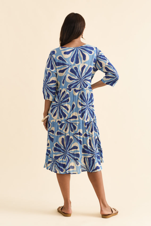 alt text|model:Cara image 4