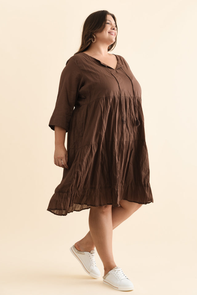 Milana Chocolate Crinkle Cotton Dress,Brunette model,alt text|model:Gabby image 16