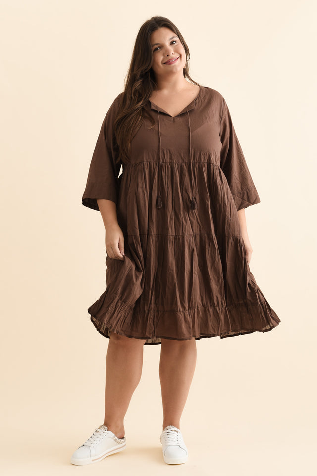 Milana Chocolate Crinkle Cotton Dress,Brunette model,plus-size,curve-dresses,plus-size-sleeved-dresses,plus-size-cotton-dresses,plus-size-summer-dresses,alt text|model:Gabby image 14