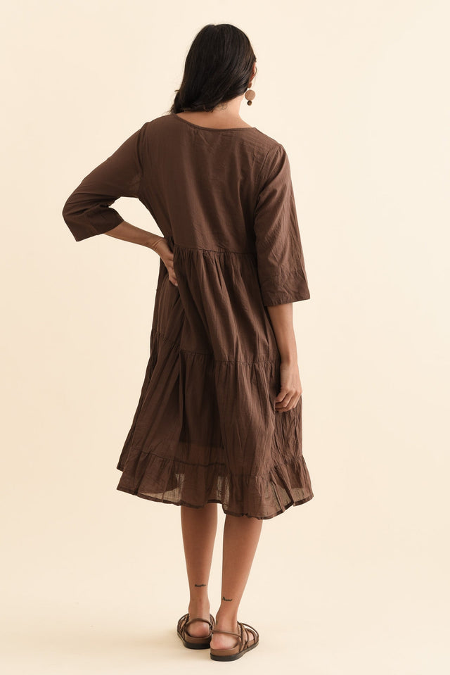 Milana Chocolate Crinkle Cotton Dress,Brunette model,alt text|model:Brontie image 7