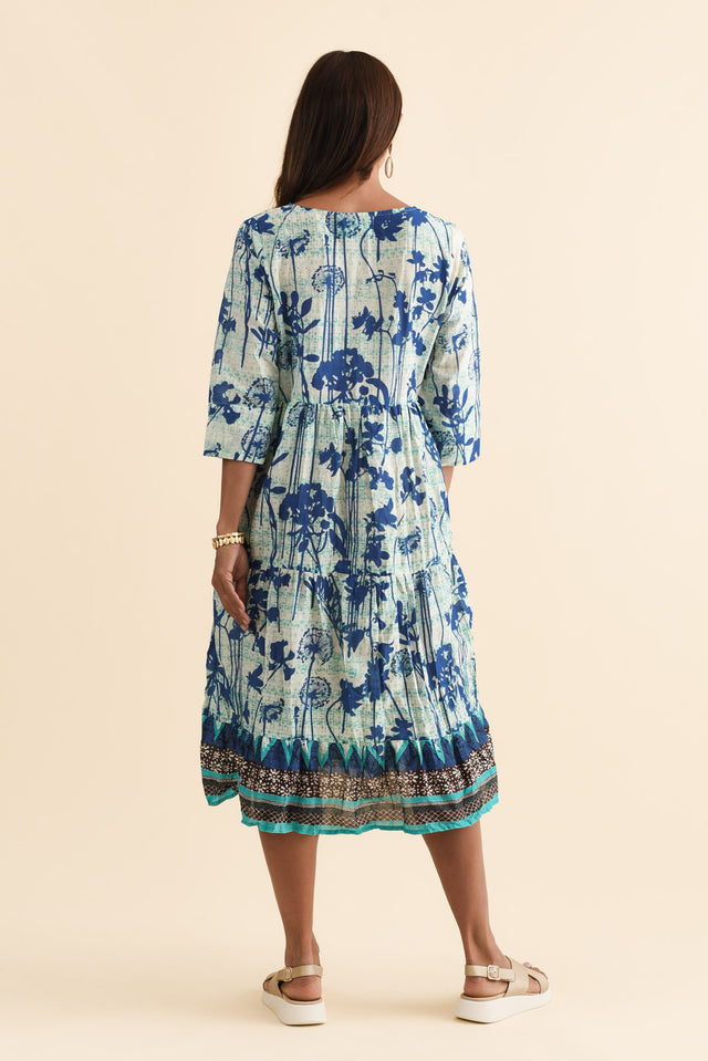 alt text|model:Cara image 4