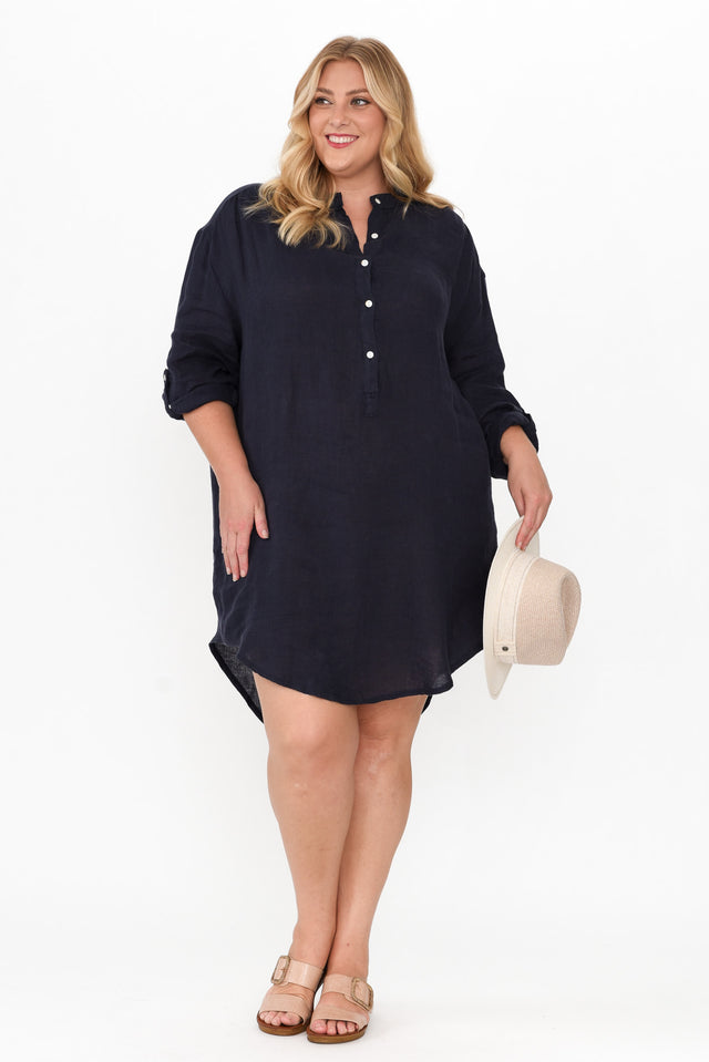plus-size,curve-dresses,plus-size-sleeved-dresses,plus-size-below-knee-dresses,plus-size-linen-dresses,plus-size-summer-dresses alt text|model:Caitlin;wearing:One Size