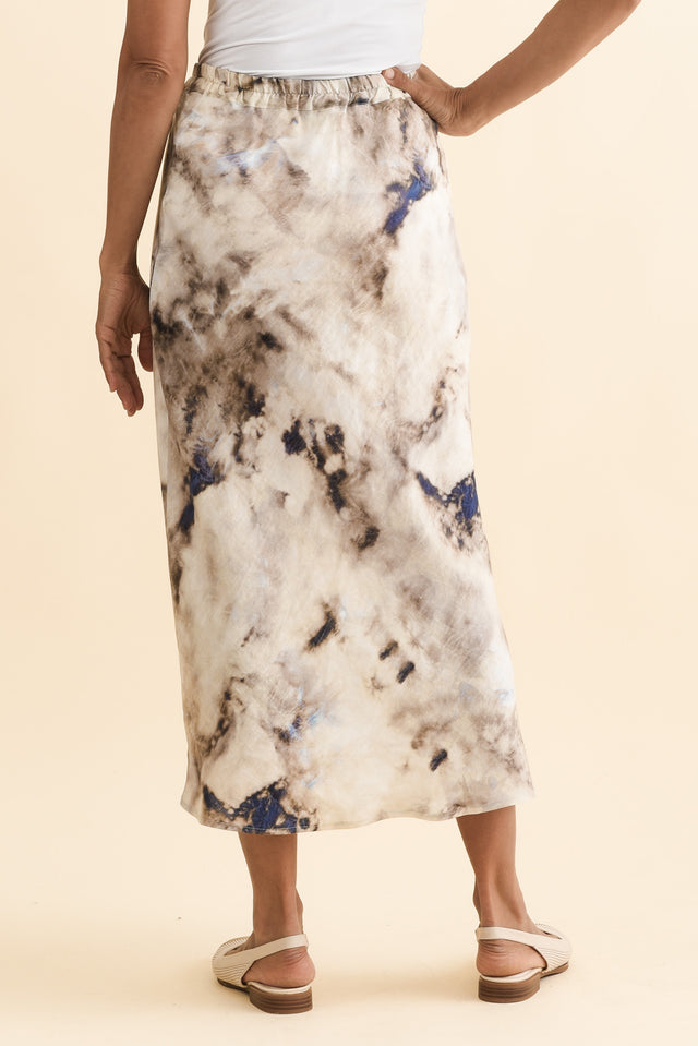 alt text|model:Cara image 4