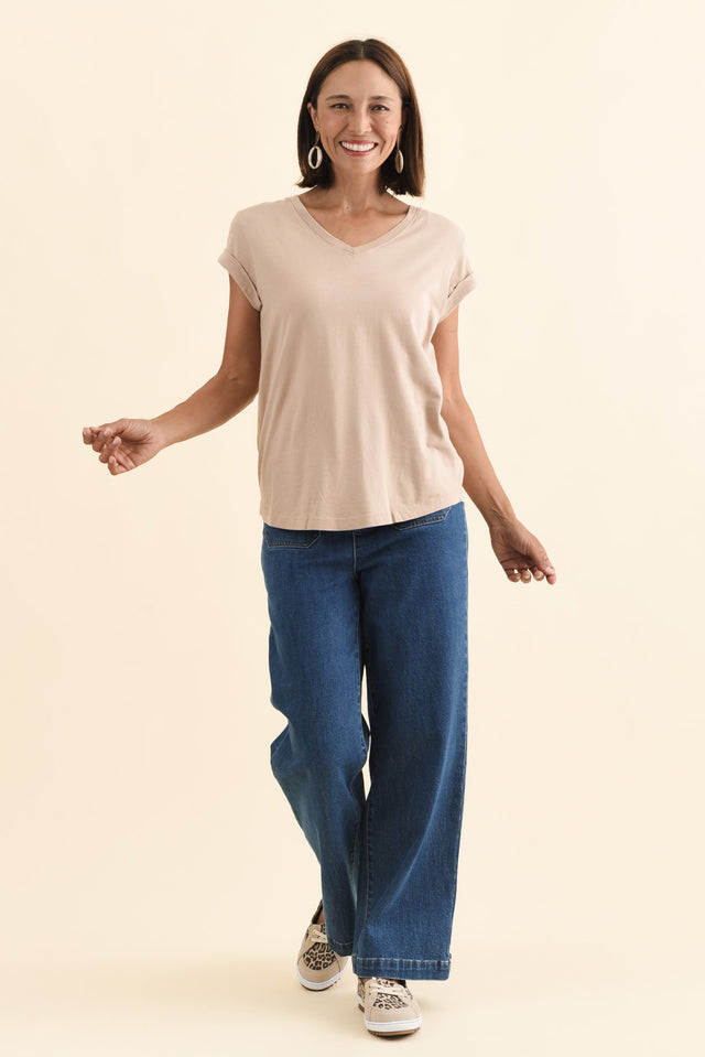 Monte Oat Cotton Vee Tee,Brunette model,alt text|model:Cara image 6