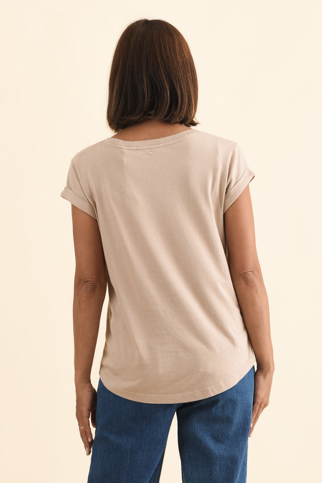 Monte Oat Cotton Vee Tee,Brunette model,alt text|model:Cara image 4
