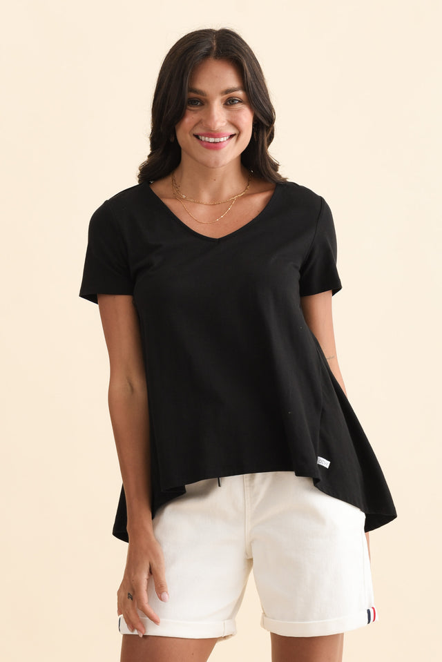 Montreal Black Cotton Tee,Brunette model,alt text|model:Brontie