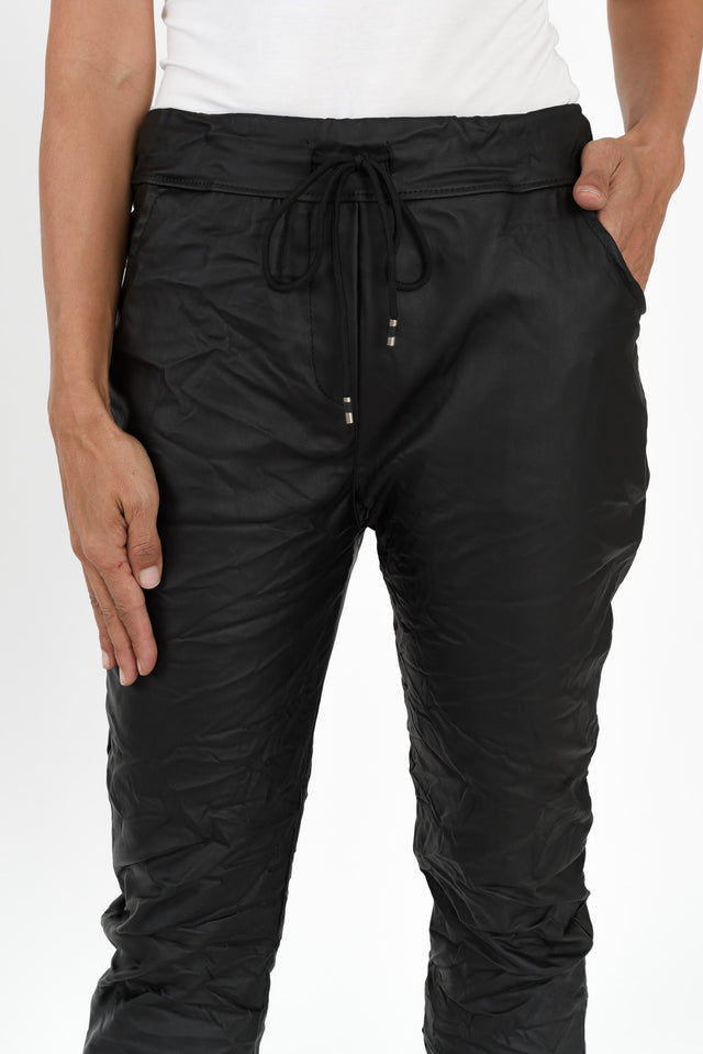 alt text|model:Cara image 6