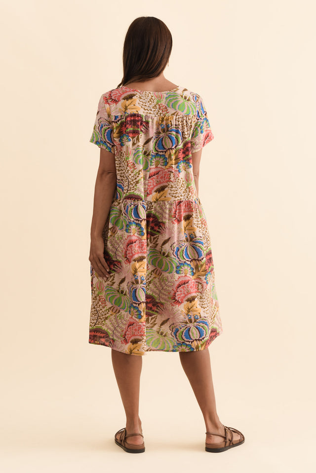 alt text|model:Cara image 4