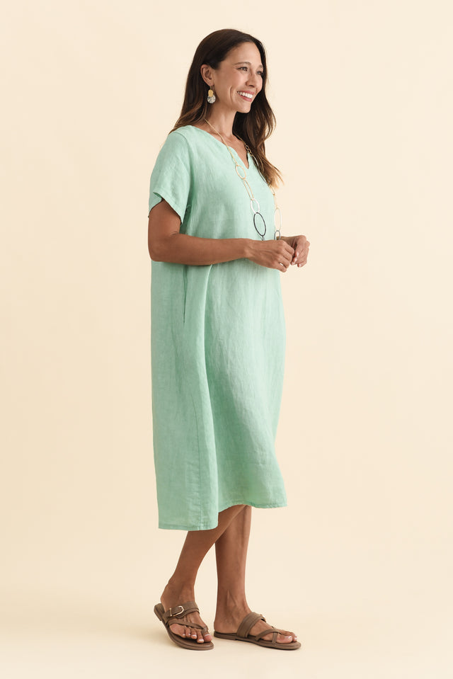 Nara Aqua Linen Pocket Dress,Brunette model,alt text|model:Cara image 4