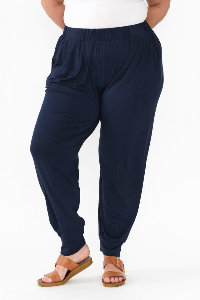 plus-size,curve-basics,curve-bottoms,plus-size-pants,plus-size-basic-bottoms,alt text|model:Caitlin image 9