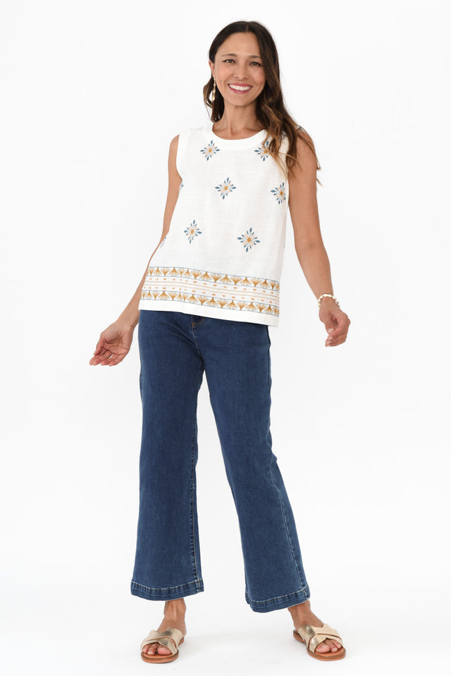 alt text|model:Cara image 4