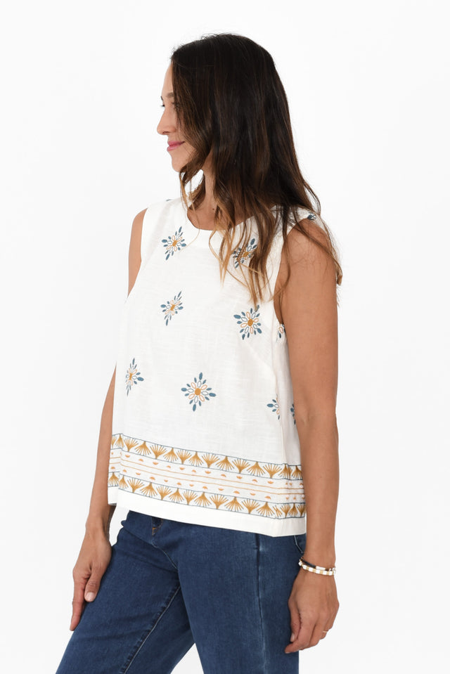 alt text|model:Cara image 5