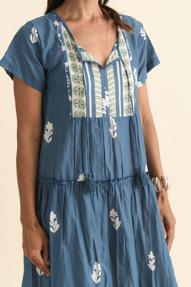 Nona Steel Abstract Crinkle Cotton Maxi Dress,Brunette model,alt text|model:Cara image 7