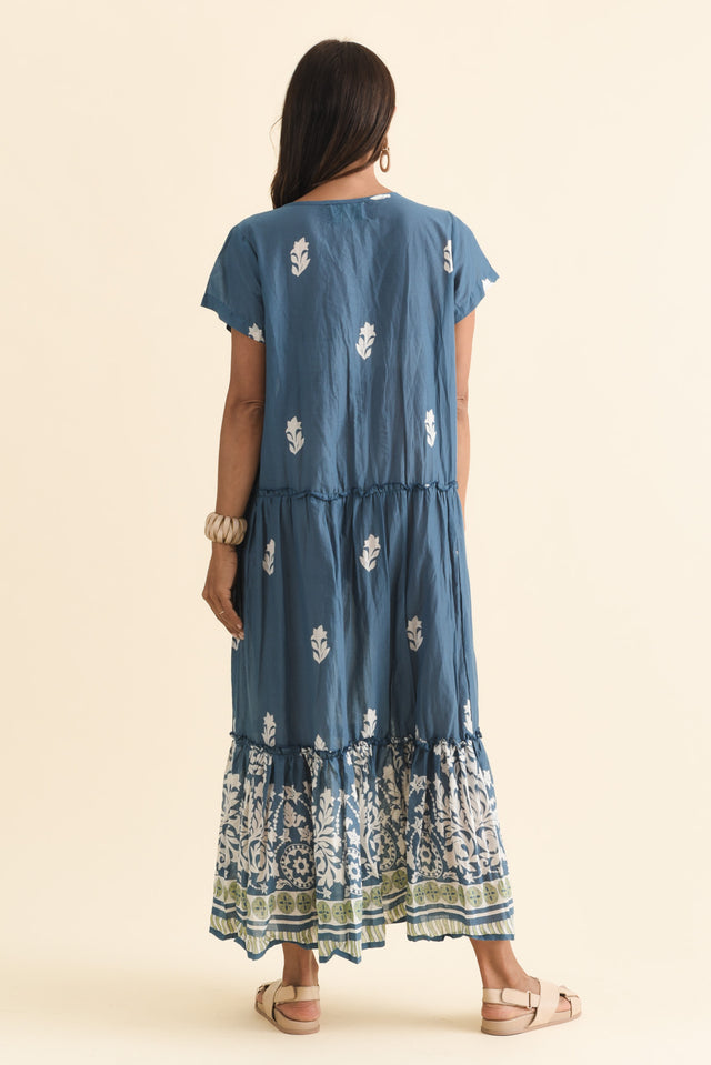 Nona Steel Abstract Crinkle Cotton Maxi Dress,Brunette model,alt text|model:Cara image 6