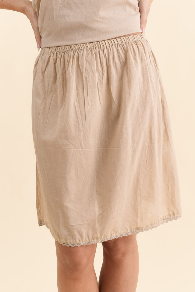 Nude Cotton Slip Skirt,Brunette model,alt text|model:MJ image 5