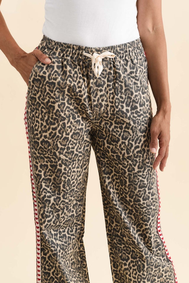 alt text|model:Cara image 6