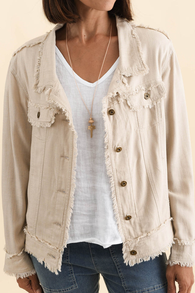 alt text|model:Cara image 5