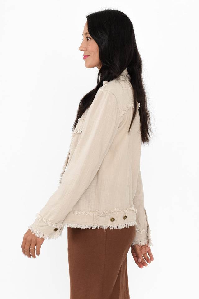 alt text|model:Cara image 4