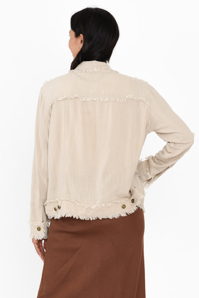 alt text|model:Cara image 5