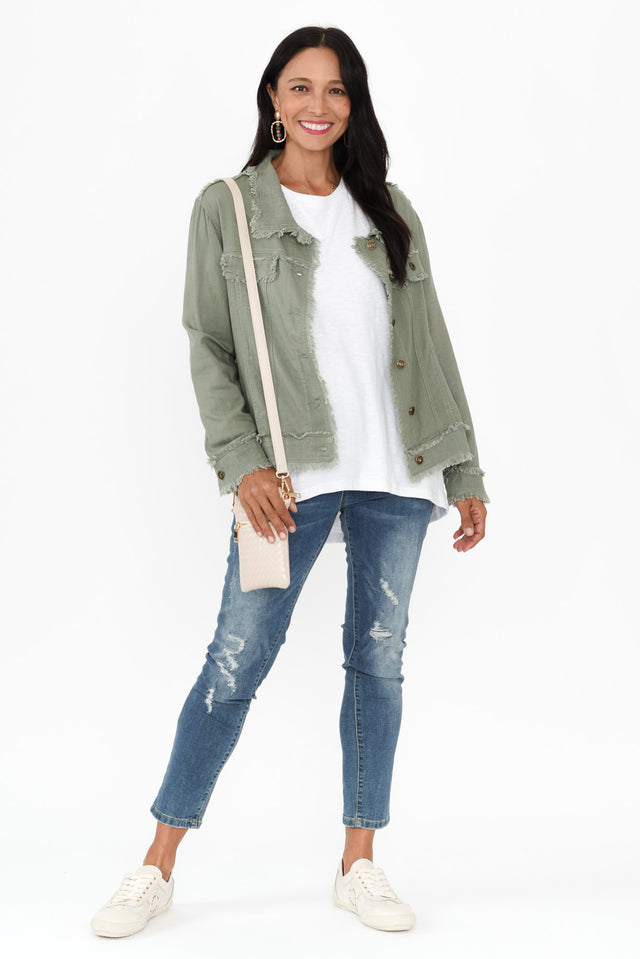 alt text|model:Cara image 3