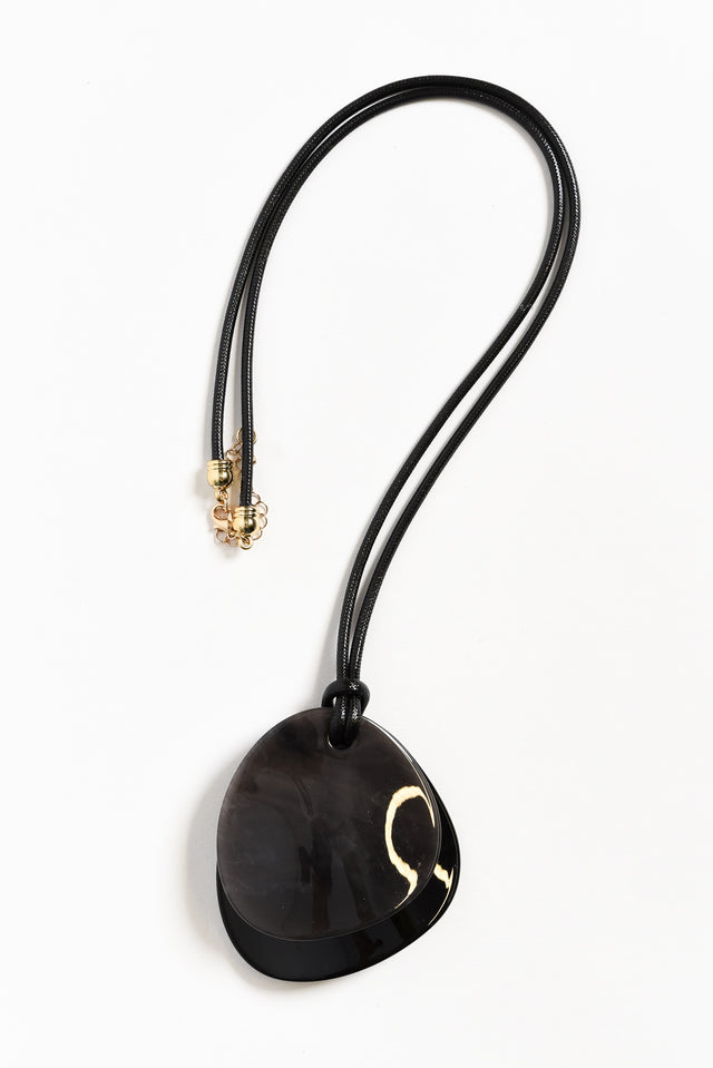 Obre Black Oval Pendant Necklace