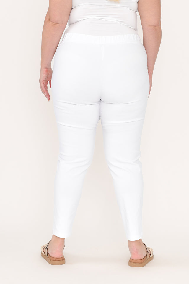 alt text|model:Caitlin image 13