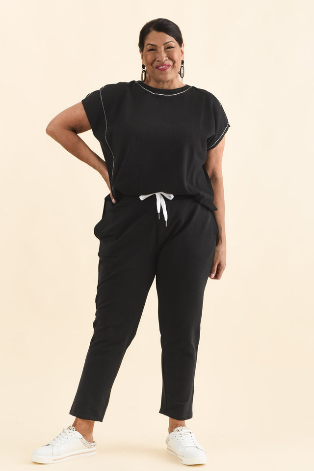 Lobby Black Cotton Relaxed Sweatpants,Brunette model,alt text|model:Pilita image 10