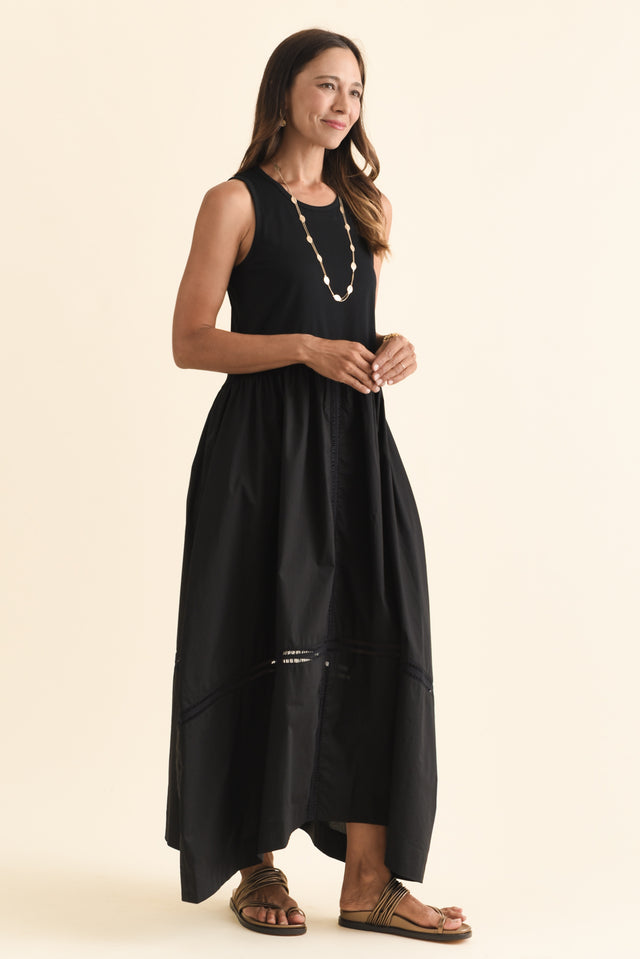 alt text|model:Cara image 4