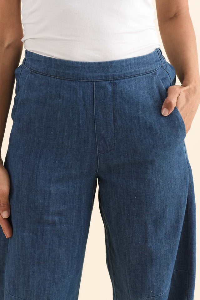 Ottie Blue Cotton Barrel Pants,Detail,Brunette model,alt text|model:Cara image 5