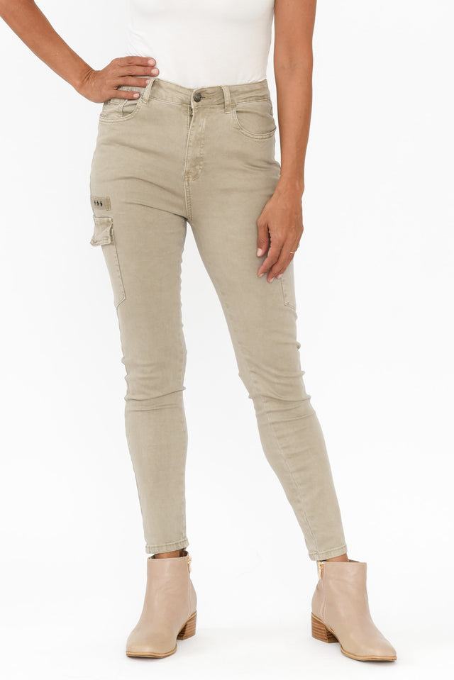 alt text|model:Cara image 8