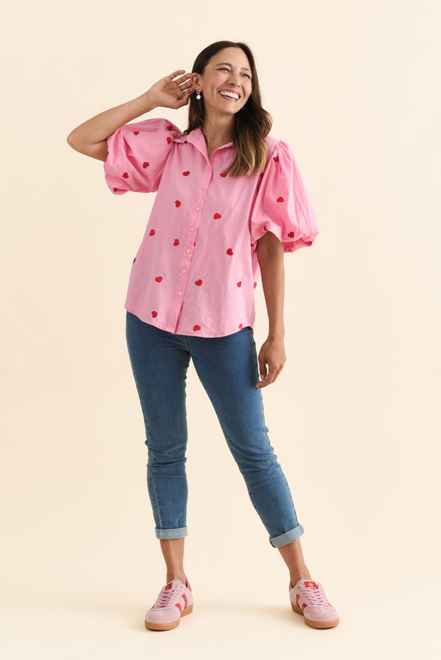 alt text|model:Cara image 4