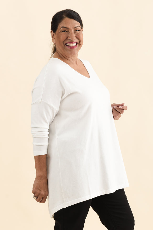 Piper White V Neck Knit Jumper,Brunette model,alt text|model:Pilita image 12