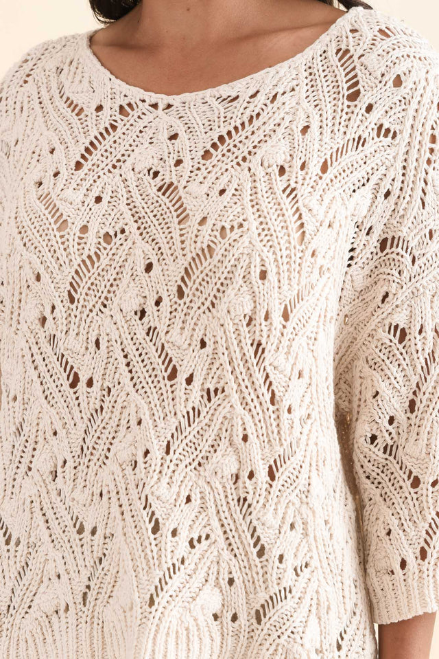 Prima Cream Woven Top,Detail,Brunette model,alt text|model:Brontie image 5