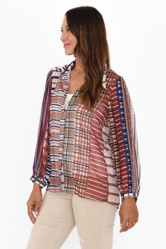 alt text|model:Cara image 4