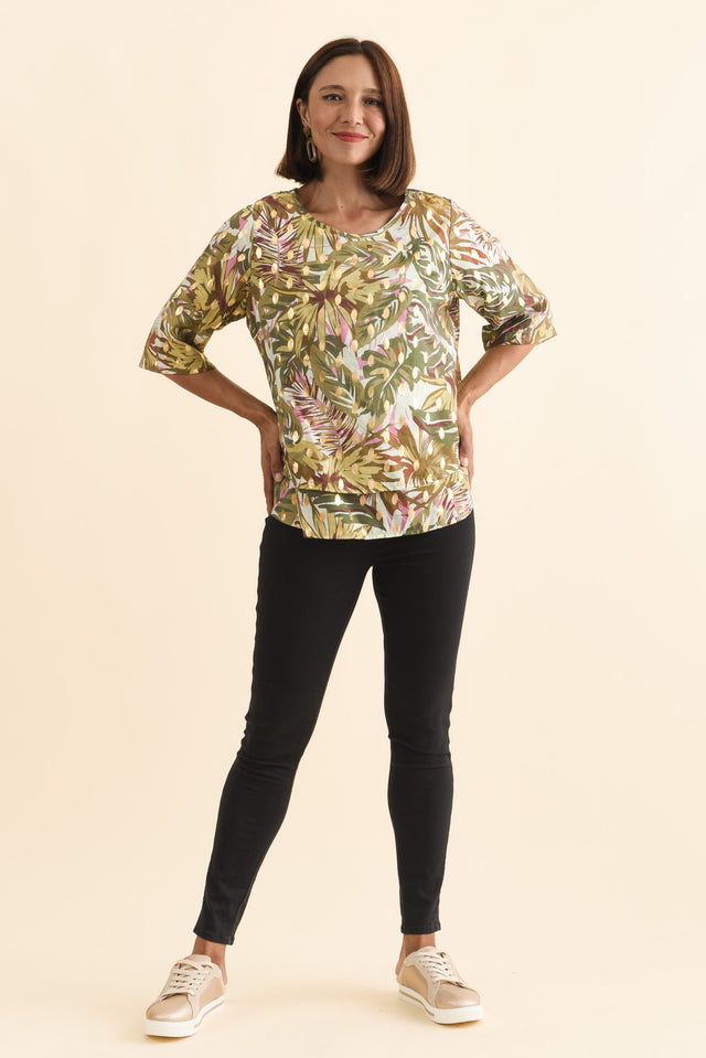 alt text|model:Cara image 7