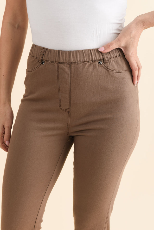 Reed Mocha Stretch Cotton Pants,Detail,Brunette model,alt text|model:MJ image 5